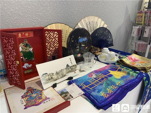 一把折扇畫泉城 濟(jì)南文創(chuàng)產(chǎn)品亮相首屆中國(guó)文旅博覽會(huì)，助力文化交流